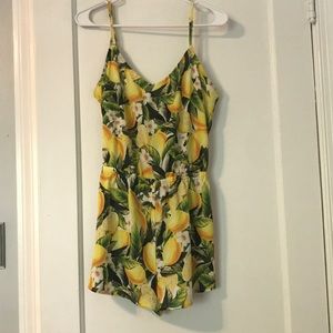 Show me your mumu medium lemon romper 🍋